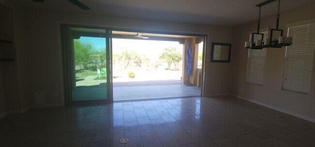 Foto del edificio - 3350 Big Sky Dr