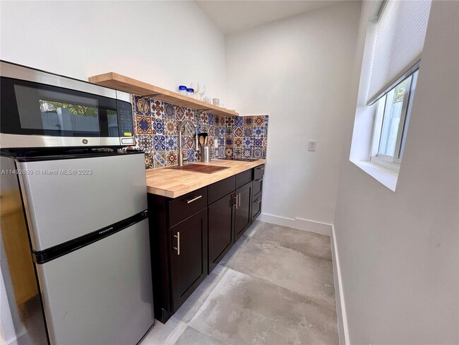 Building Photo - 617 Palmetto Dr