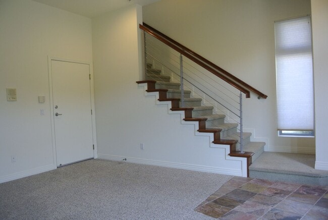 Foto del edificio - 3 Story town home with rooftop deck in Oceanside!~ Cleveland #101
