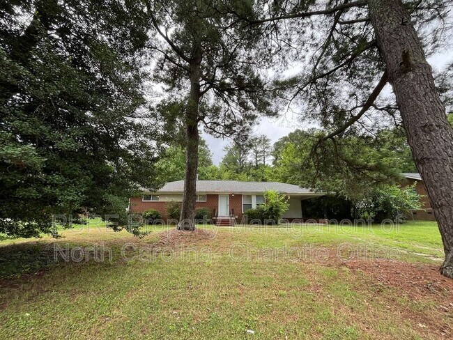 Building Photo - 4304 Wedgewood Dr