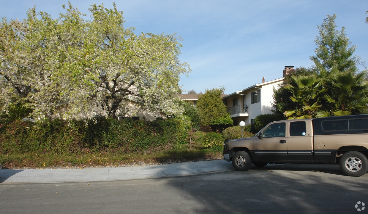 Foto del edificio - 735-749 Layne Ct