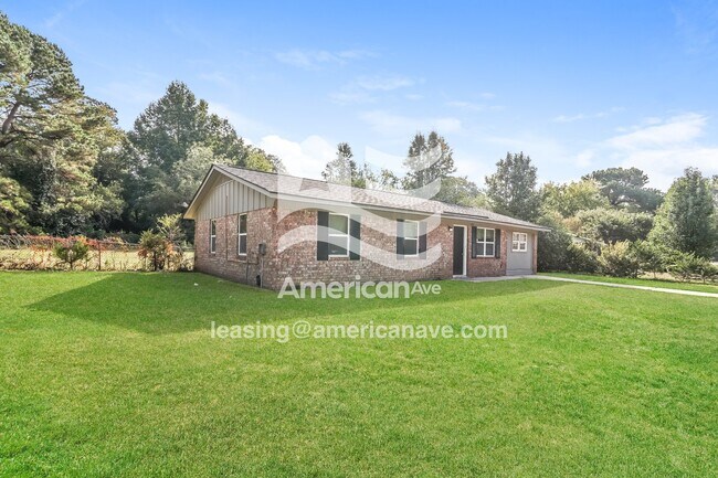 Building Photo - 2907 Dahlia Dr