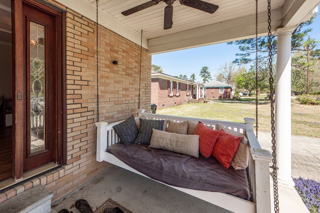 Building Photo - 3 Bedroom 1 Bath Home in Beverly Hills - G...