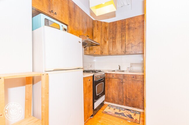 Building Photo - 209 Wilson Ave