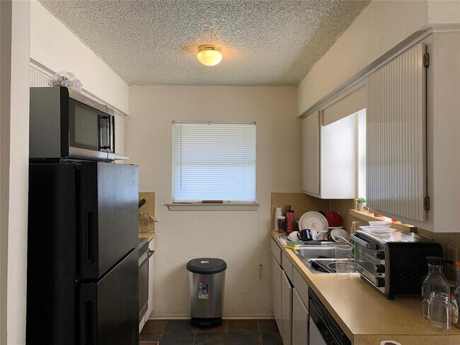 Building Photo - 507 N Walnut Creek Dr