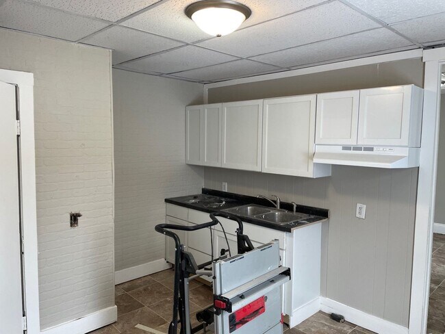 Foto del edificio - Renovated 3-Bedroom 1-Bathroom Home