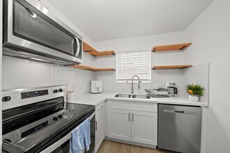 Building Photo - 701 28th St