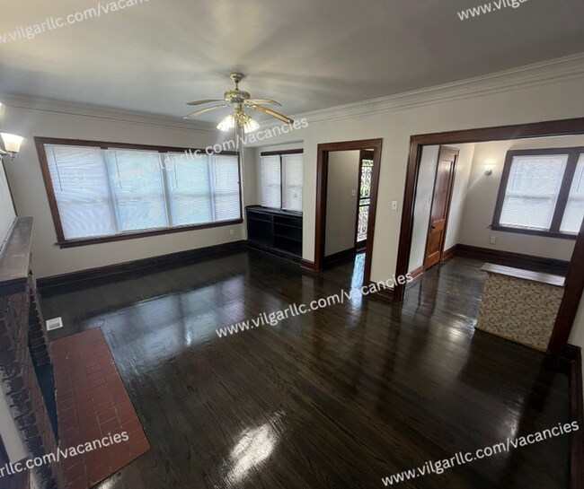 Foto del edificio - Newly Renovated  • 3 Bedrooms • 2 Bathroom  • 2 story Home