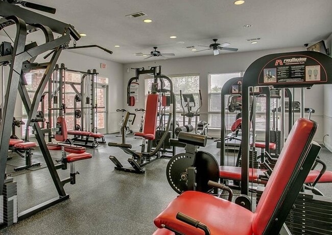 Building Photo - 600 13th St E