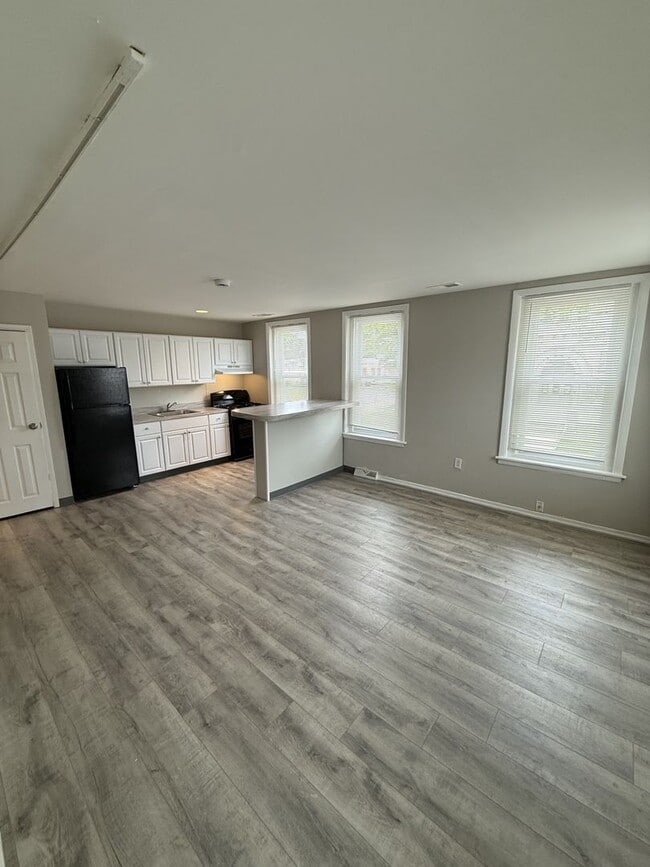 Photo - 336 W 8th St Apartment