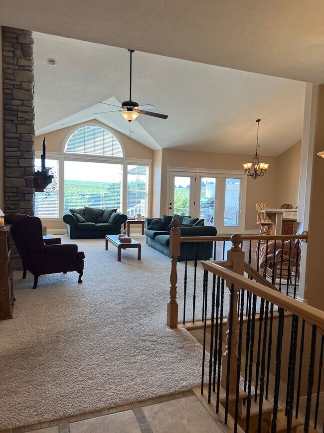 Foto del edificio - Stunning 5-Bed, 3.5-Bath Twin Home on the Rexburg Hill | Flexible Lease Options Available!