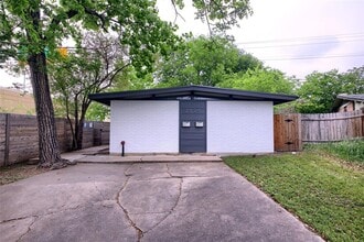 Building Photo - 2325 Newfield Ln