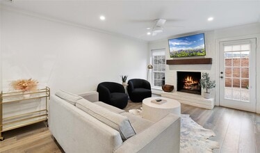 Building Photo - 3139 Bissonnet St