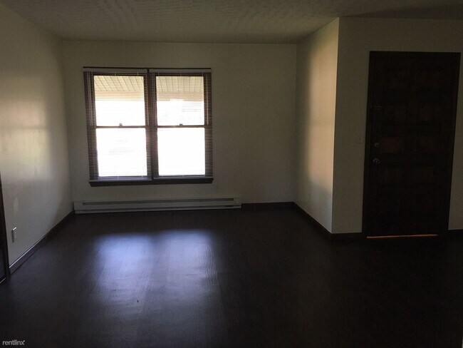 Building Photo - 2 br, 1 bath  - 8 South St Apt 3