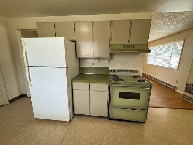 Foto del edificio - 2 bed 1 bath duplex - water/sewer and garb...