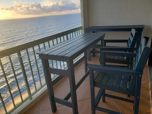 Foto del edificio - 9900 S Ocean Dr