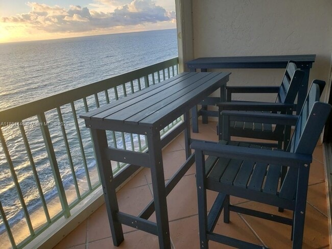 Building Photo - 9900 S Ocean Dr