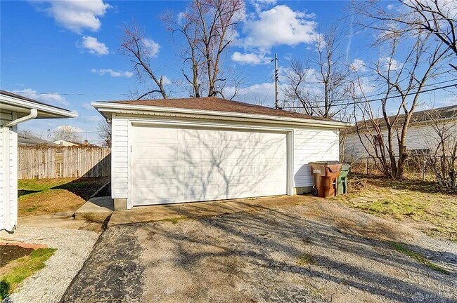 Building Photo - 3820 Montevideo Dr