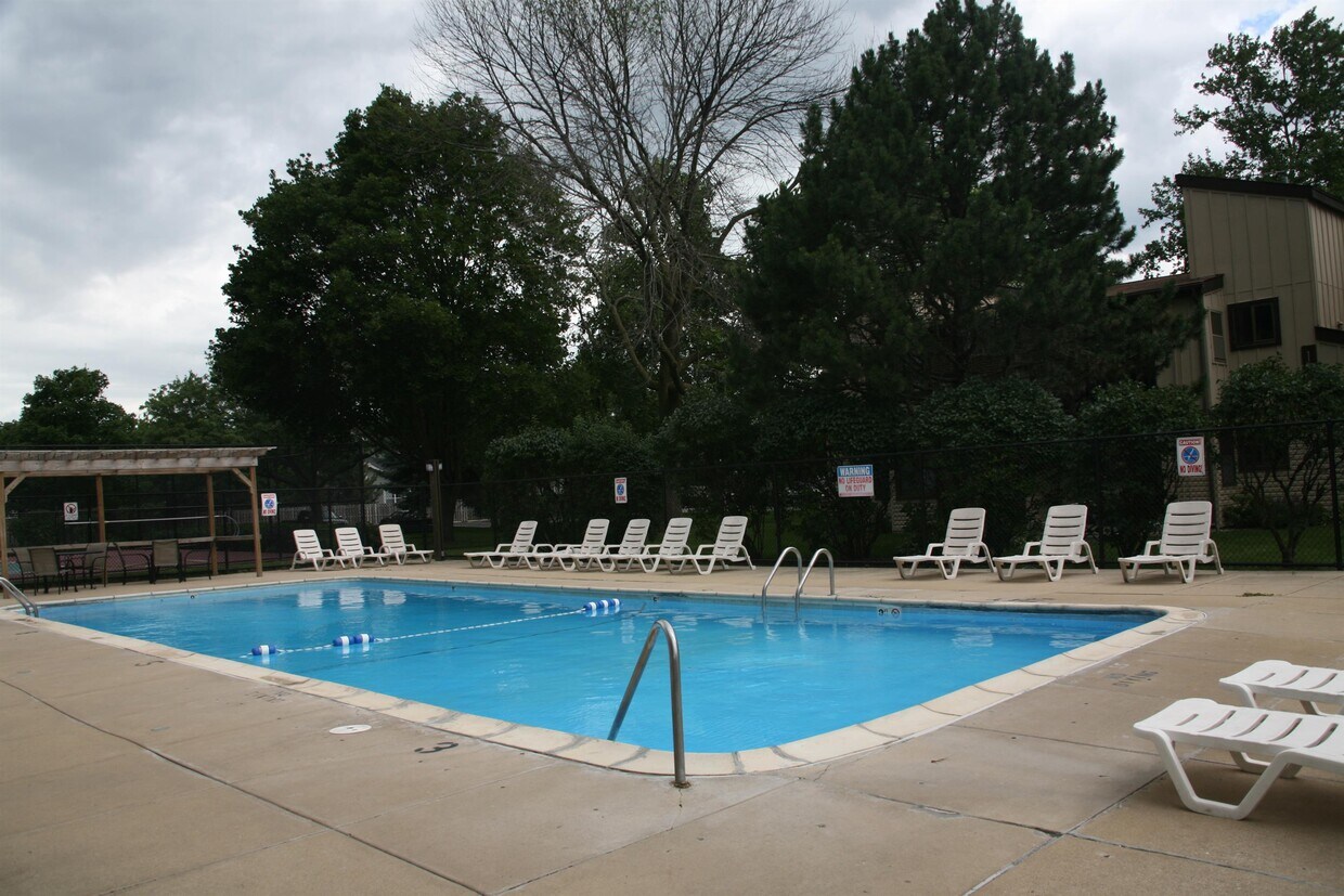 1107E W Wilson St Unit 1107E, Batavia, IL 60510 Room for Rent in