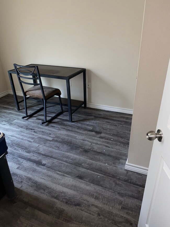 Bedroom A - 401 N Bryant Ave