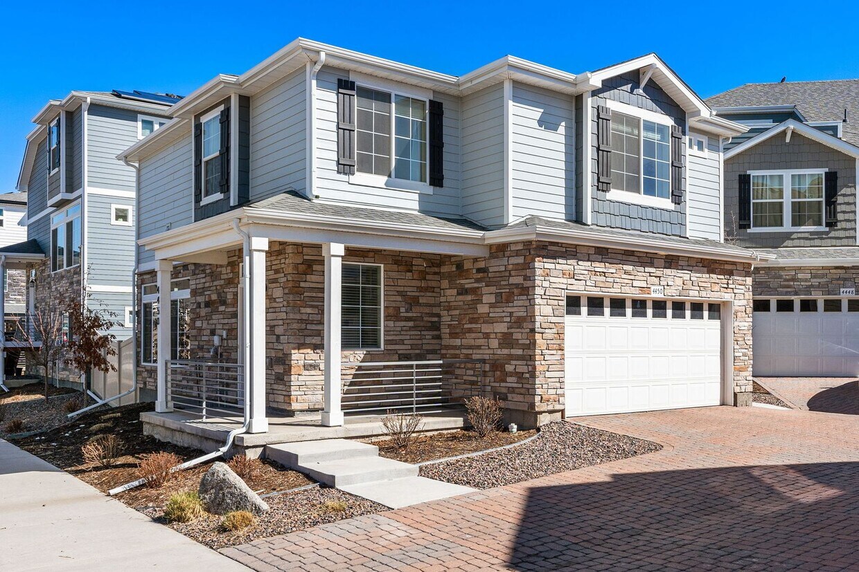 Foto principal - Beautiful Home in Green Valley Ranch East!