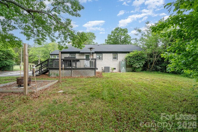 Foto del edificio - 1005 Home Trail