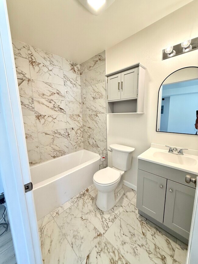 Foto del edificio - 14606 Gilmore St