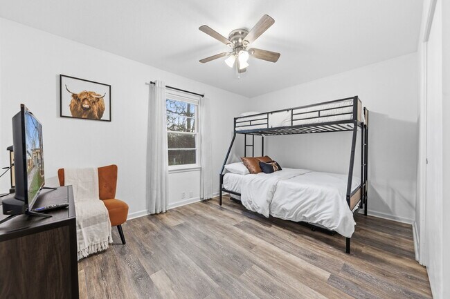 Foto del edificio - 319 Arnold Ave