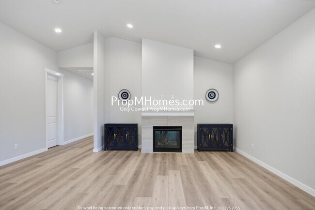 Foto del edificio - 15737 SE Compass Crse St