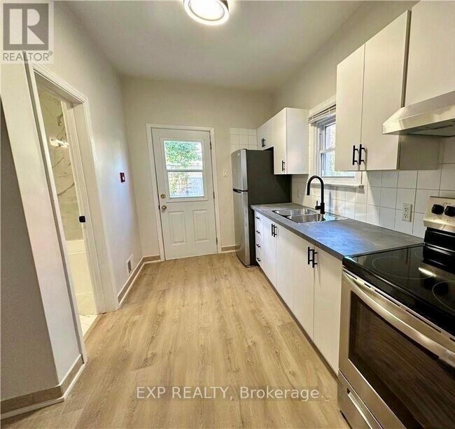 Photo du bâtiment - 162 Ivy Crescent