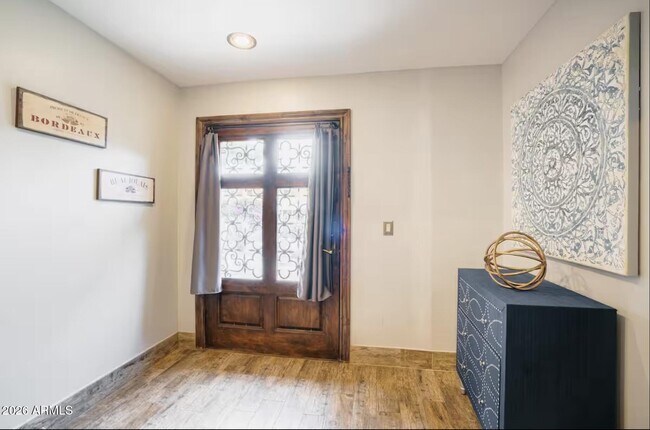 Foto del edificio - 6951 E 1st St