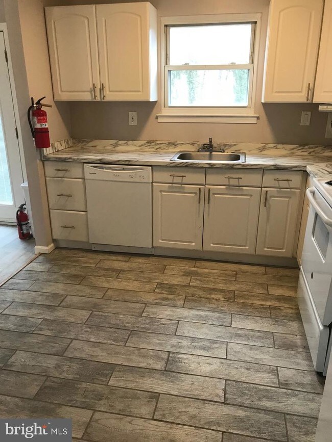 Foto del edificio - 14 Pear Ave