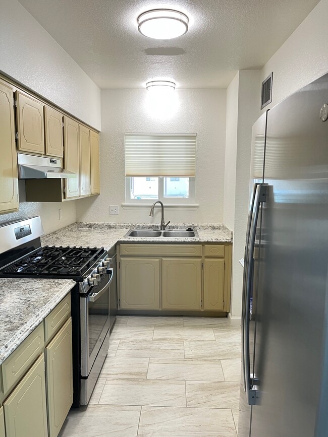 Building Photo - 1936 Paseo de la Luna