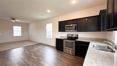 Building Photo - 2013 Spindletree Ln