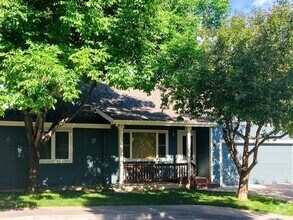 Building Photo - 1632 Ukiah Ln
