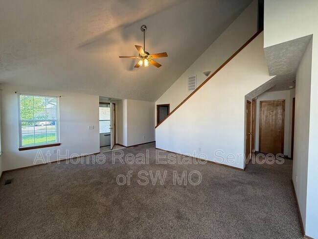 Foto del edificio - 1245 Bluegrass Rd