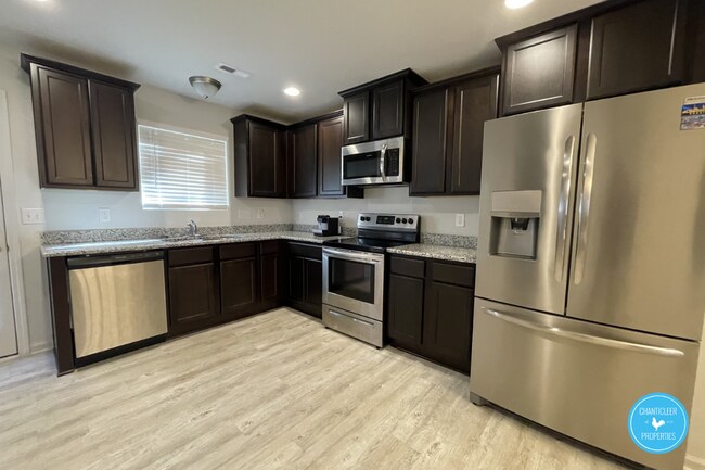 Photo - 201 Socket St House