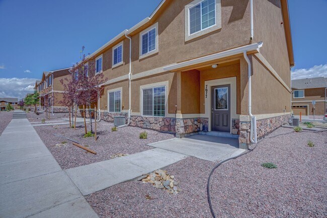 Foto del edificio - Newer construction, Town Home, 3 beds, wit...