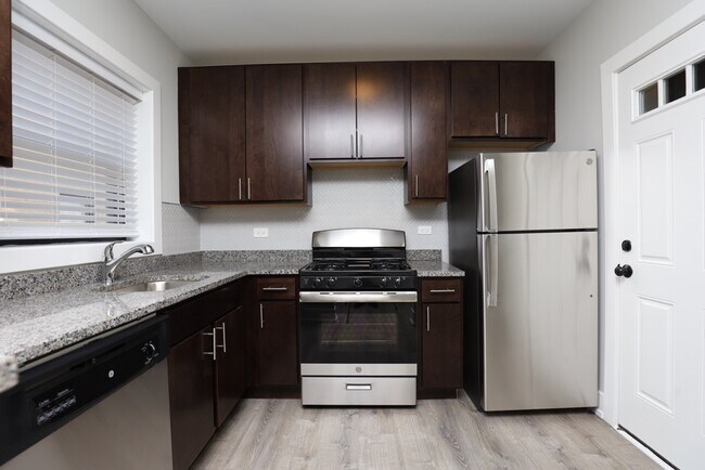 Foto del edificio - 715 W Brompton Ave