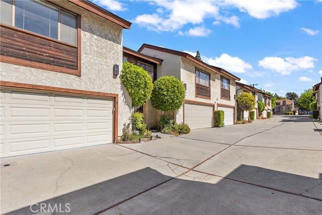 Foto del edificio - 235 E Foothill Blvd