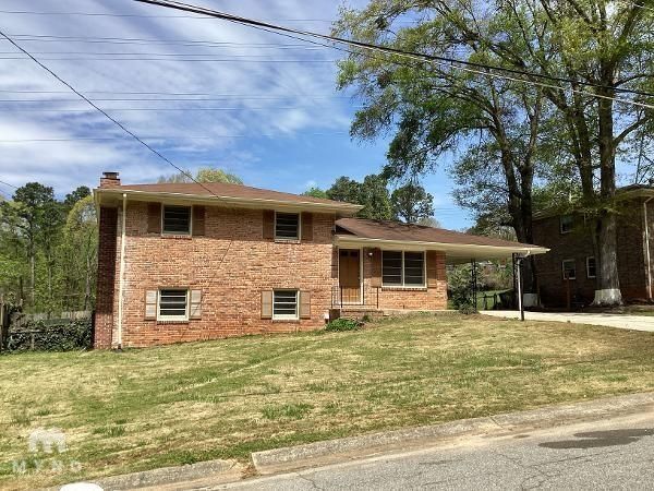 Building Photo - 1006 Longleaf Dr