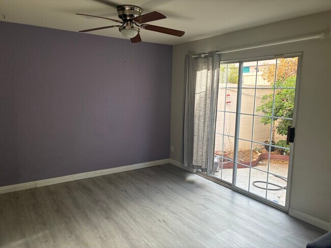 Foto del edificio - 8031 Dorinda Ave