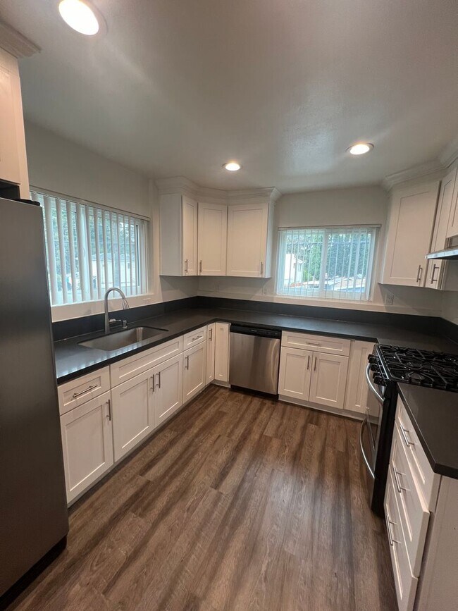 Foto del edificio - 2806-2810 Partridge Ave.