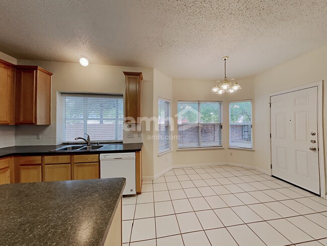 Foto del edificio - 4505 Clearlake Dr