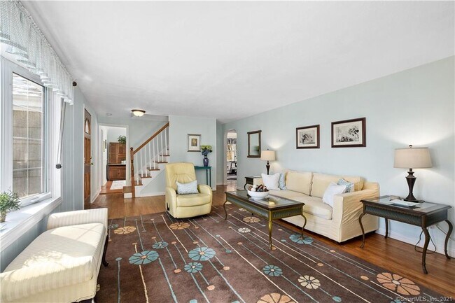 Building Photo - 26 Hickory Dr