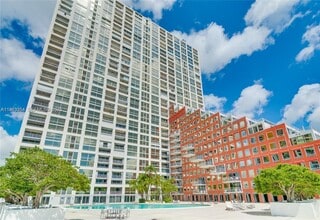 Building Photo - 1541 Brickell Ave