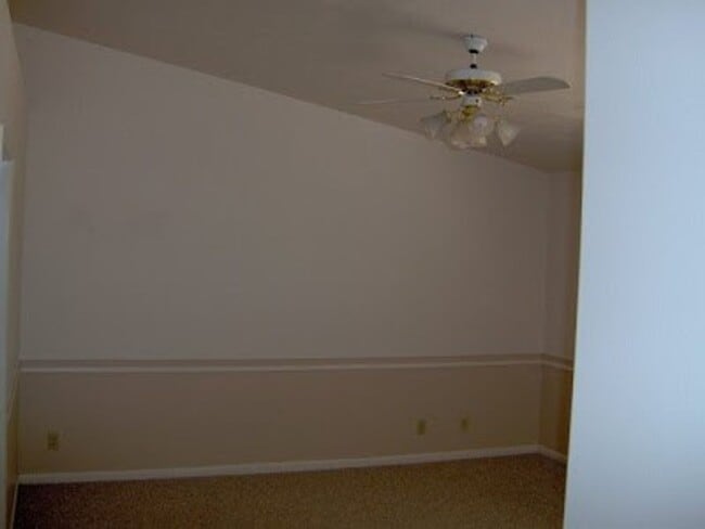Building Photo - 3 Bedroom, 2 Bathroom Home on Truman Drive