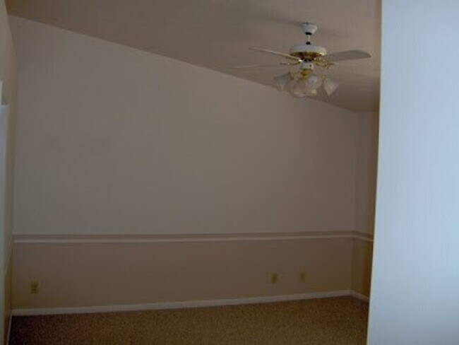 Foto del edificio - 3 Bedroom, 2 Bathroom Home on Truman Drive