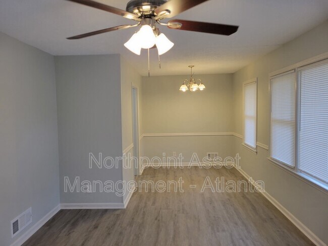 Building Photo - 2690 Lake Harbin Rd