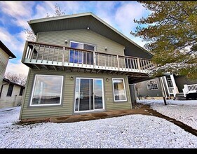 Building Photo - 7777 Twin Lakes Rd